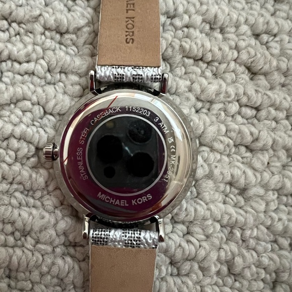 MK watch - Picture 4 of 6